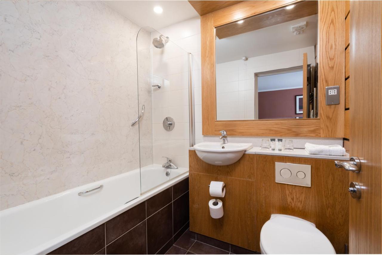 ניוטאונארדס Strangford Arms Hotel מראה חיצוני תמונה