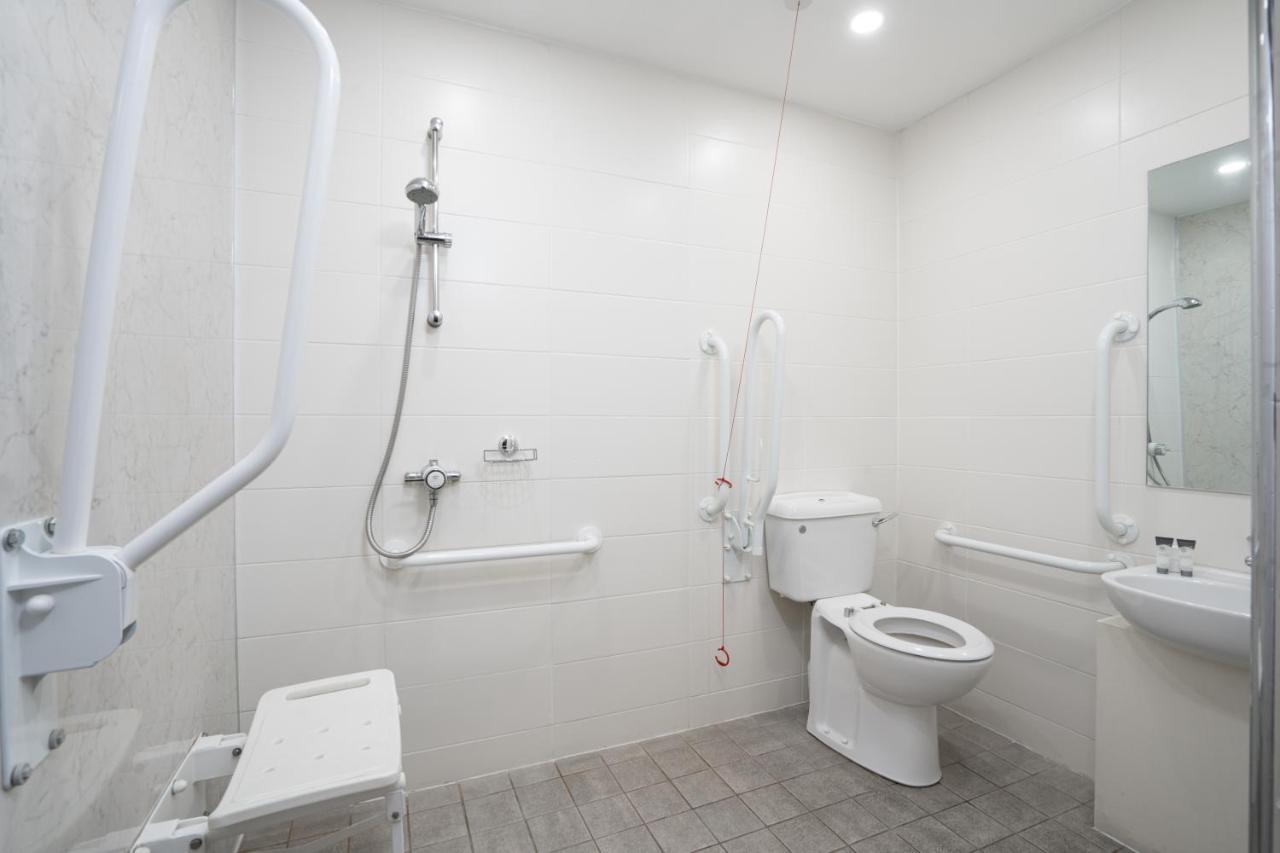 ניוטאונארדס Strangford Arms Hotel מראה חיצוני תמונה