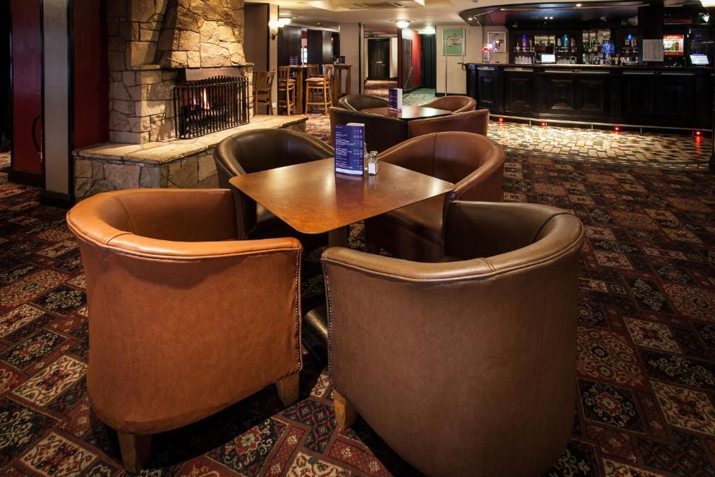ניוטאונארדס Strangford Arms Hotel מראה חיצוני תמונה
