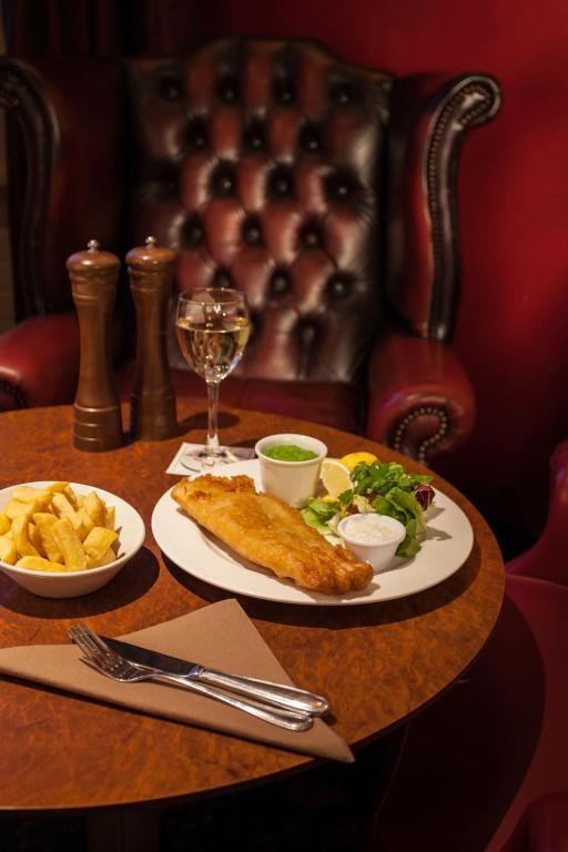 ניוטאונארדס Strangford Arms Hotel מראה חיצוני תמונה