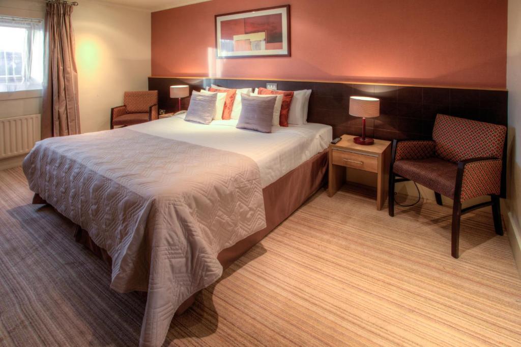 ניוטאונארדס Strangford Arms Hotel מראה חיצוני תמונה