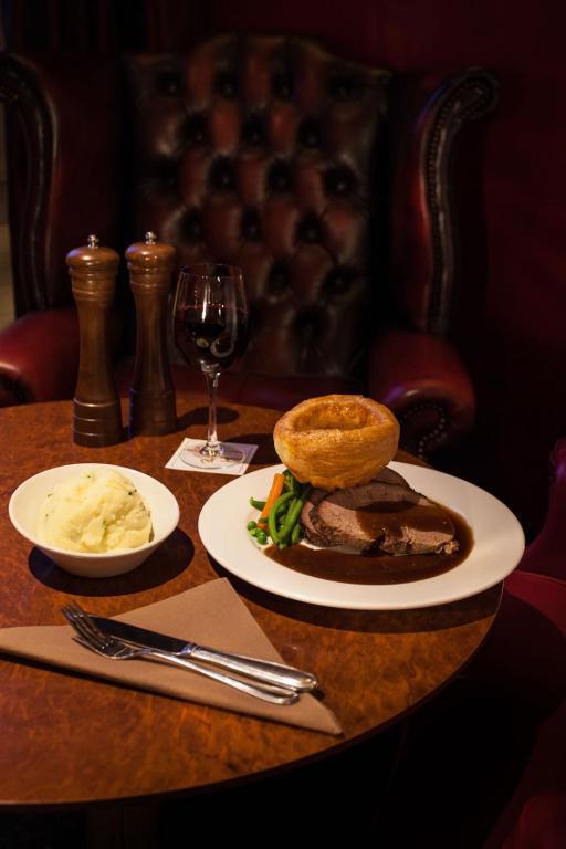 ניוטאונארדס Strangford Arms Hotel מראה חיצוני תמונה