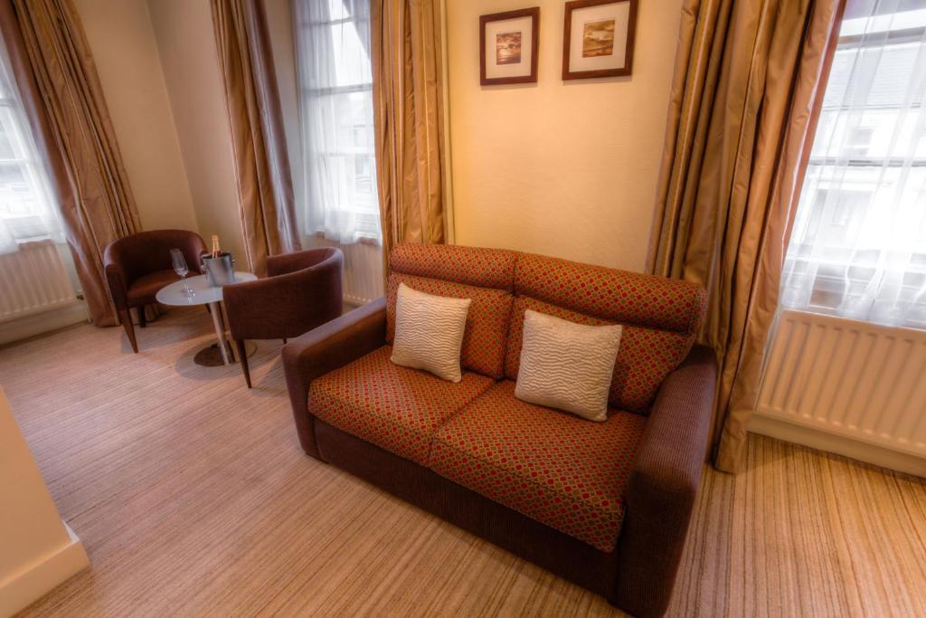 ניוטאונארדס Strangford Arms Hotel מראה חיצוני תמונה