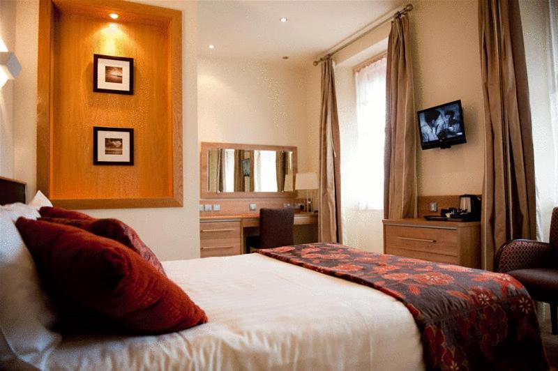 ניוטאונארדס Strangford Arms Hotel מראה חיצוני תמונה