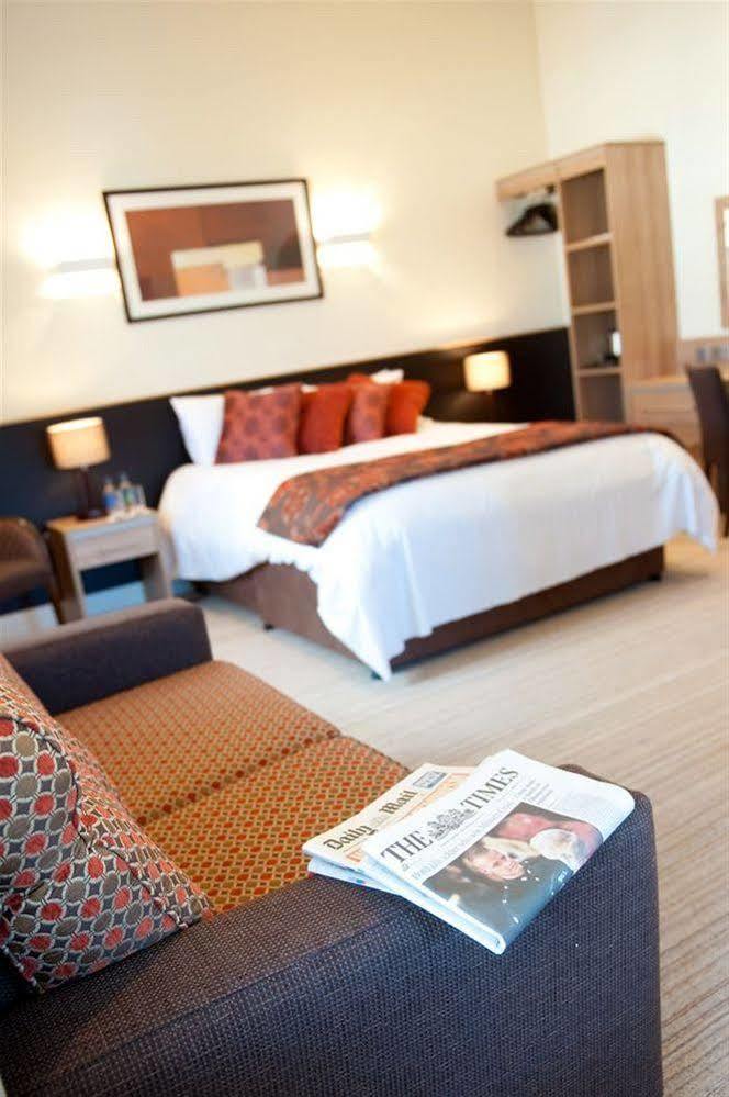 ניוטאונארדס Strangford Arms Hotel מראה חיצוני תמונה