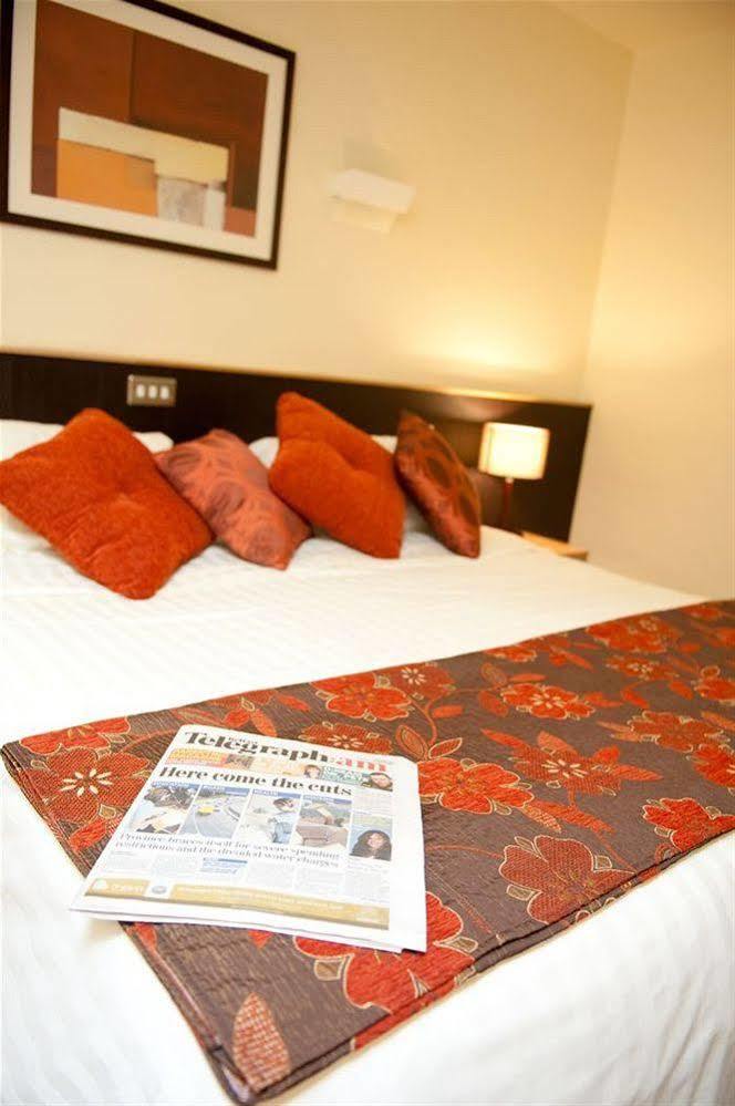 ניוטאונארדס Strangford Arms Hotel מראה חיצוני תמונה