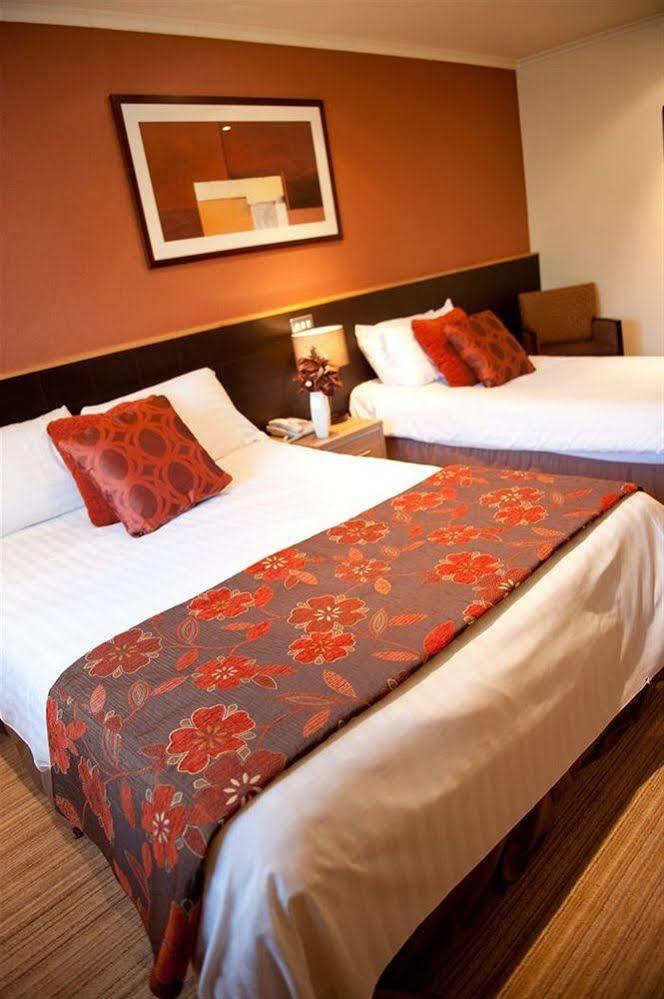 ניוטאונארדס Strangford Arms Hotel מראה חיצוני תמונה