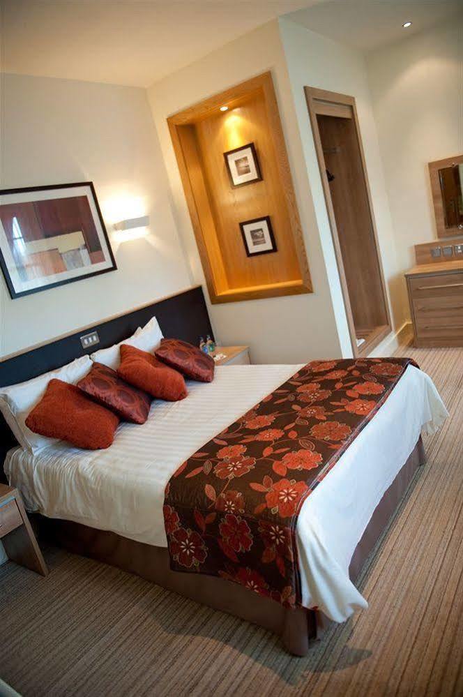 ניוטאונארדס Strangford Arms Hotel מראה חיצוני תמונה