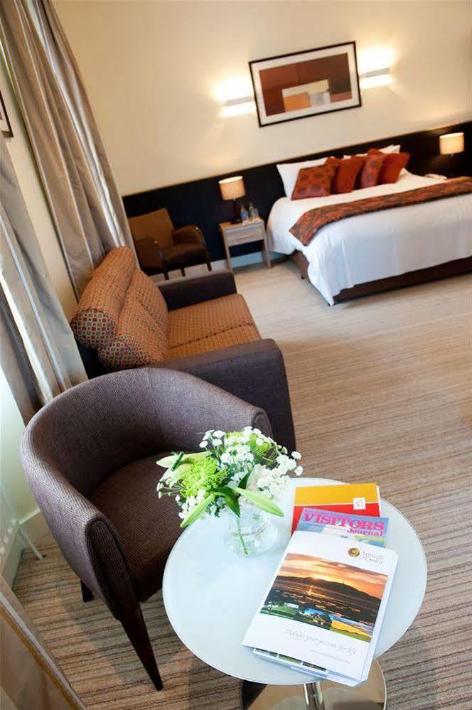 ניוטאונארדס Strangford Arms Hotel מראה חיצוני תמונה